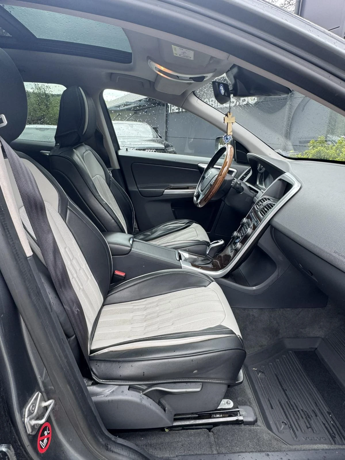 Volvo XC60, снимка 13 - Автомобили и джипове - 54285010