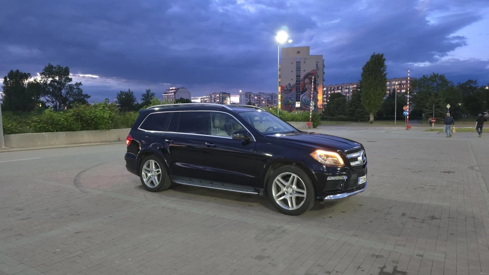 Mercedes-Benz GL 550, снимка 6 - Автомобили и джипове - 54390195