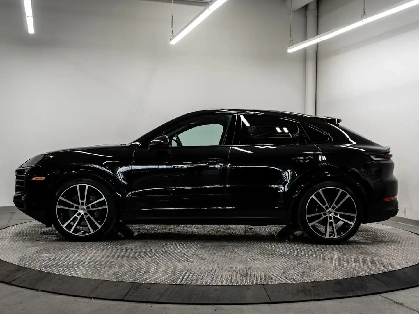 Porsche Cayenne PREMIUM PLUS ЦЕНА ДО БЪЛГАРИЯ АВТОКРЕДИТ, снимка 2 - Автомобили и джипове - 55450795