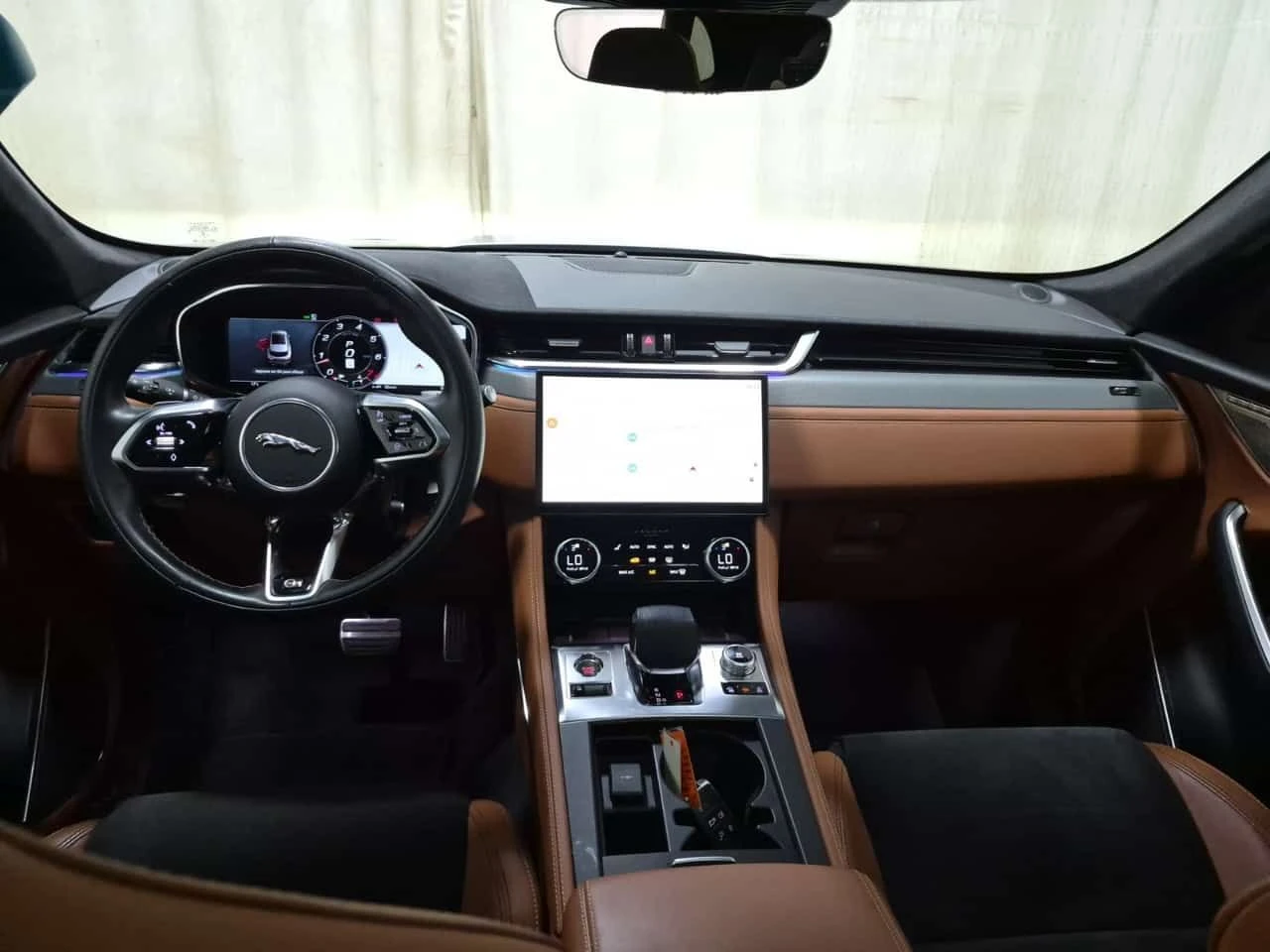 Jaguar F-PACE * SVR * CARFAX * Без инциденти * , снимка 10 - Автомобили и джипове - 55561644
