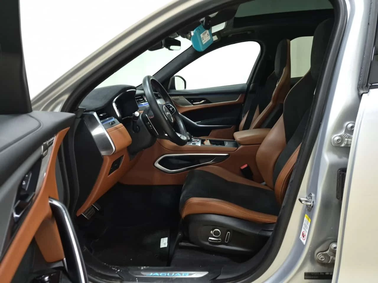 Jaguar F-PACE * SVR * CARFAX * Без инциденти * , снимка 5 - Автомобили и джипове - 55561644
