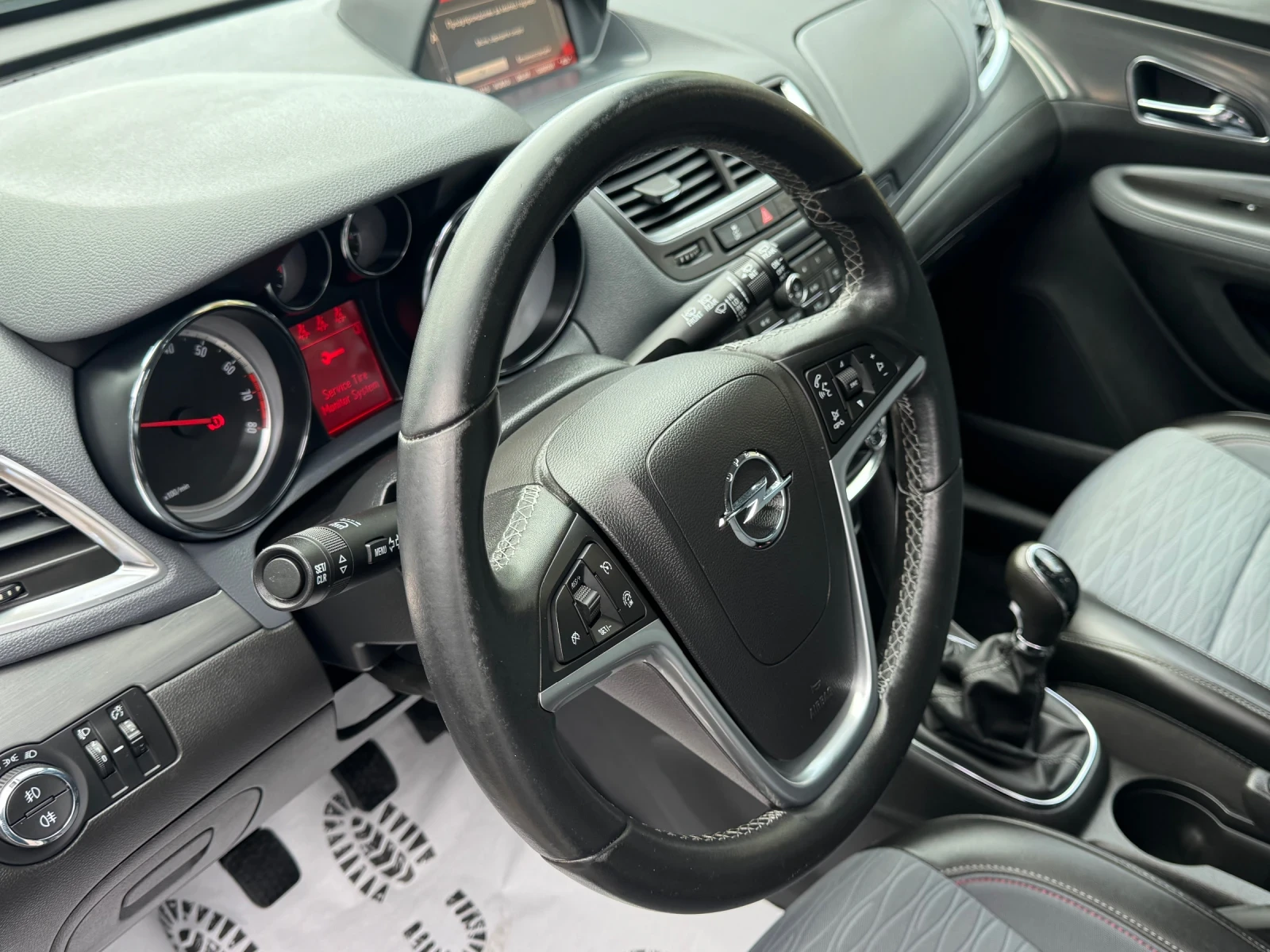 Opel Mokka 1.6i TOП АВТОМОБИЛ, снимка 11 - Автомобили и джипове - 56744290