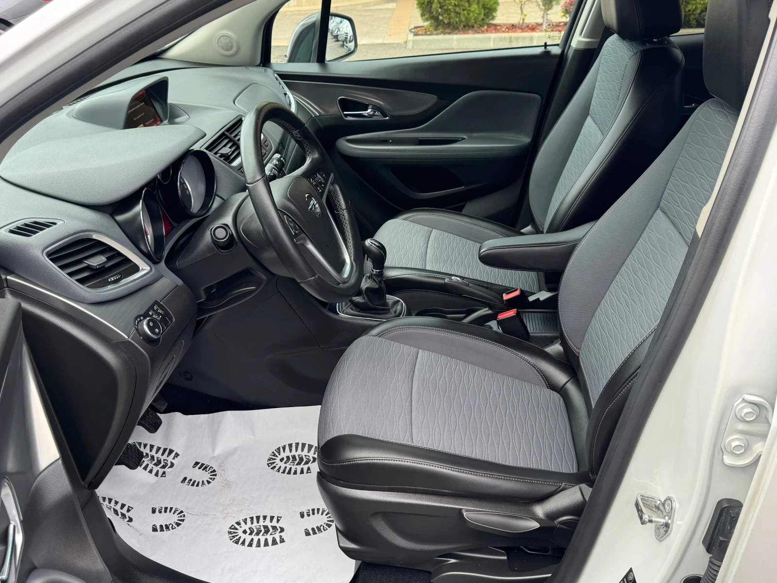 Opel Mokka 1.6i TOП АВТОМОБИЛ, снимка 9 - Автомобили и джипове - 56744290