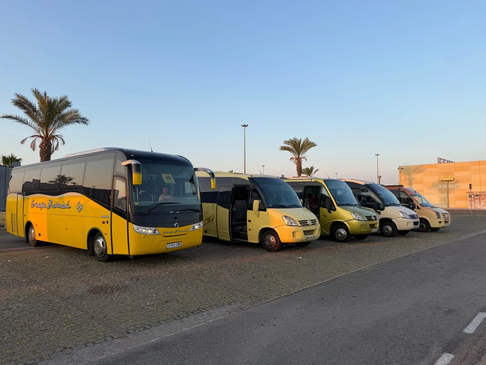 Iveco Daily 65C 29 mesta stiklopaket klima , снимка 12 - Бусове и автобуси - 55065382
