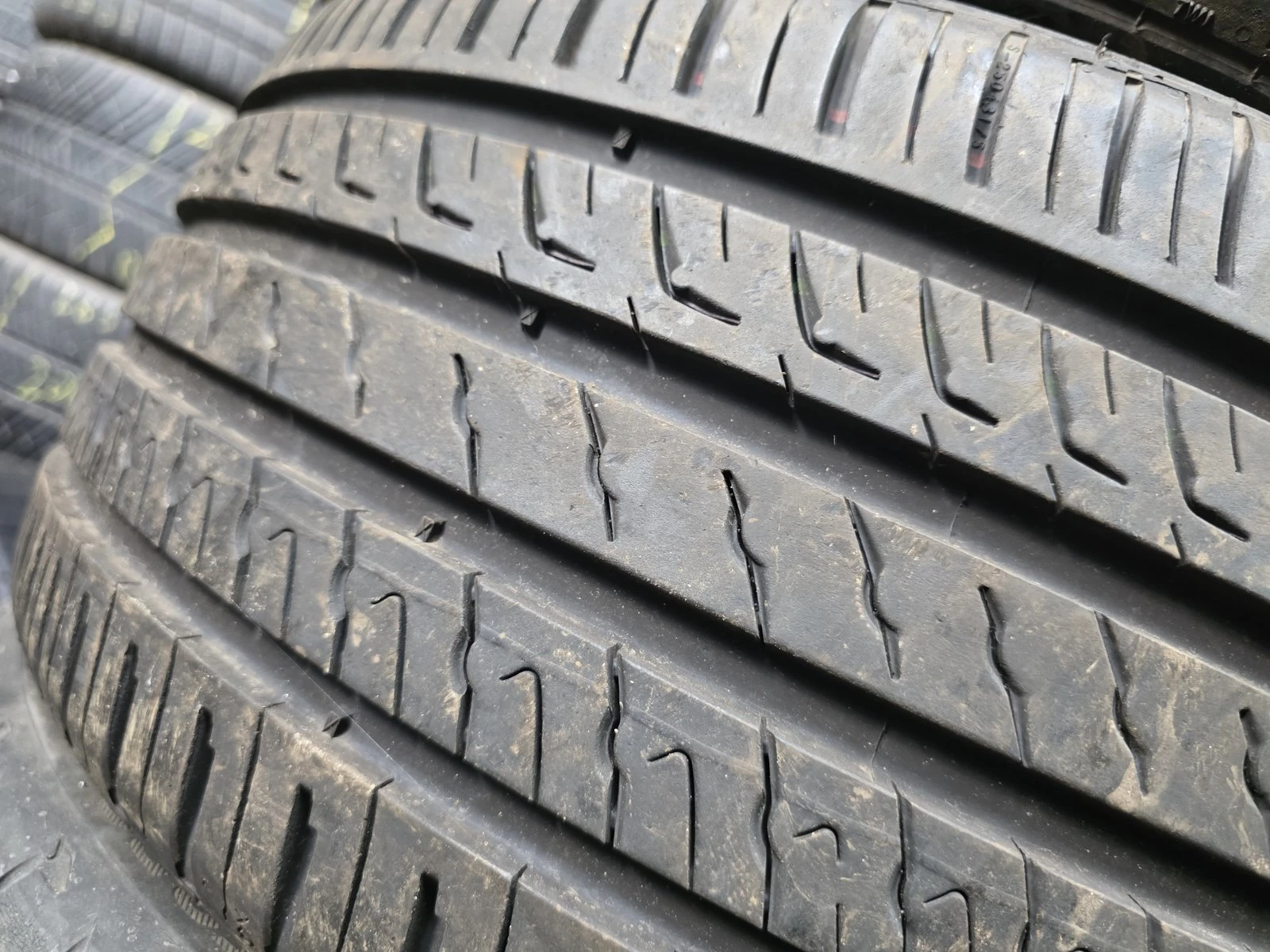 Гуми Летни 235/35R19, снимка 4 - Гуми и джанти - 56735455
