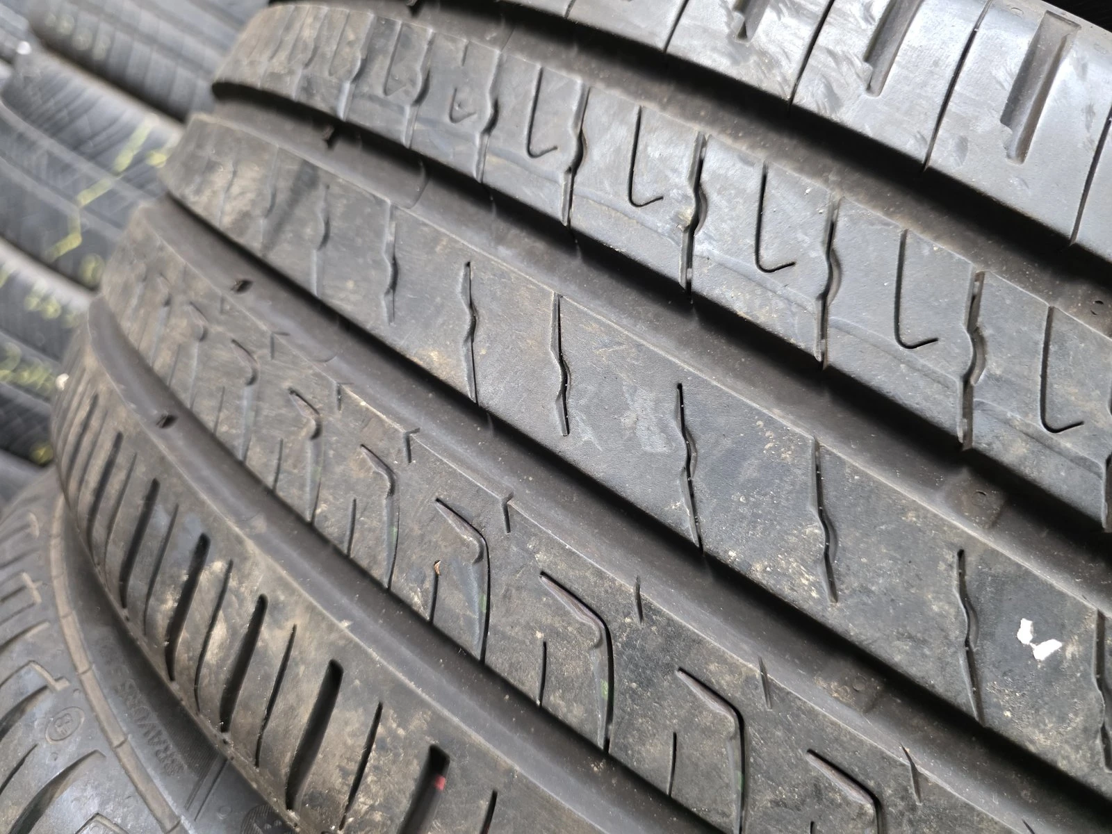 Гуми Летни 235/35R19, снимка 3 - Гуми и джанти - 56735455