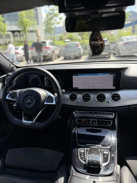Обява за продажба на Mercedes-Benz E 220 AMG PACK / ПЛАТЕНО ГОДИШНО КАСКО  ~43 500 лв. - изображение 4