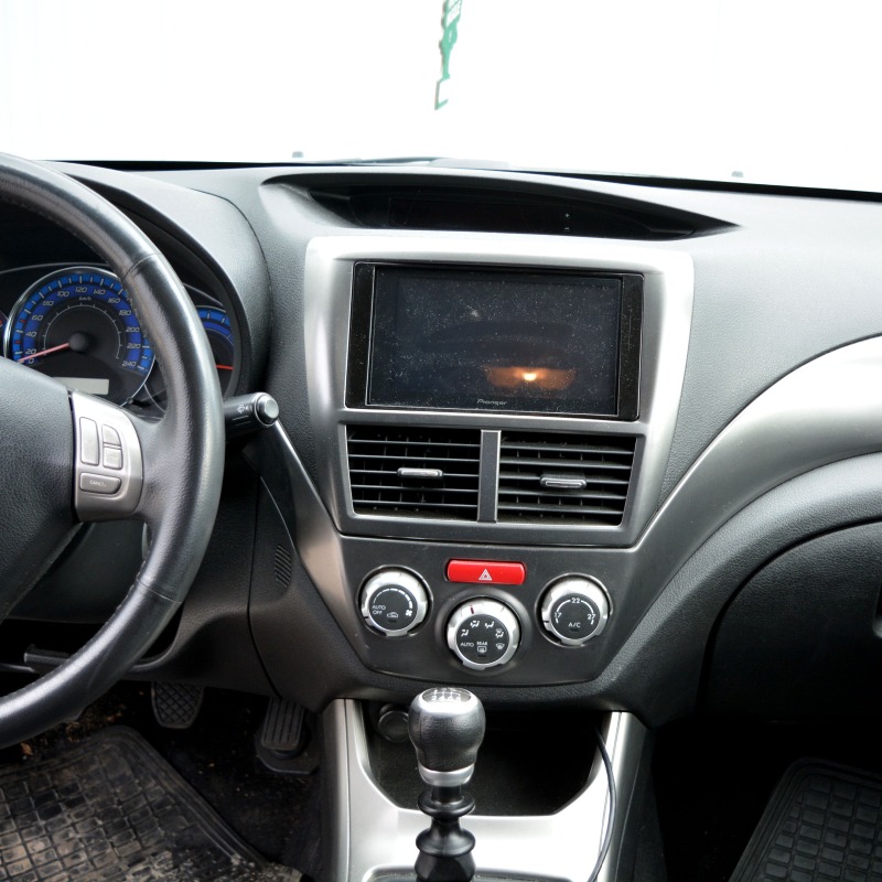 Subaru Impreza 2.0 D, снимка 8 - Автомобили и джипове - 40638130