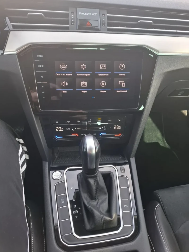 VW Passat ELEGANCE* FACE* DISTRONIC* ОБСЛУЖЕНА* , снимка 13 - Автомобили и джипове - 52387965