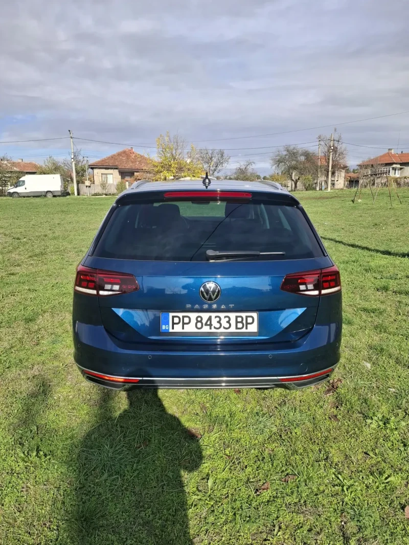 VW Passat ELEGANCE* FACE* DISTRONIC* ОБСЛУЖЕНА* , снимка 10 - Автомобили и джипове - 52387965