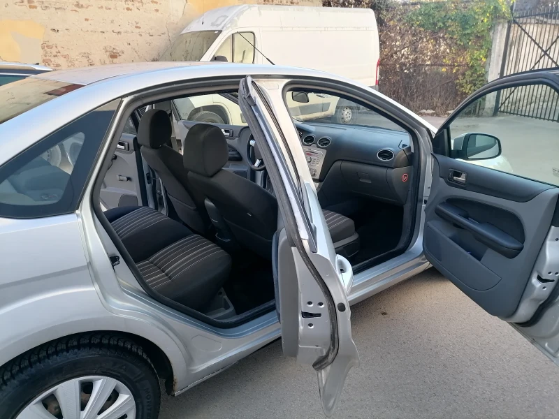 Ford Focus Trend 1.4 benzin, снимка 6 - Автомобили и джипове - 52939454