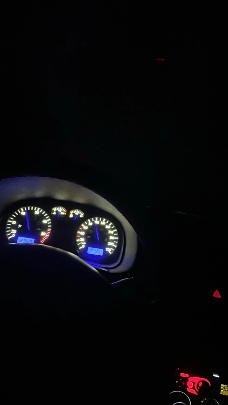 VW Golf 1.9 TDI, снимка 2 - Автомобили и джипове - 52998554