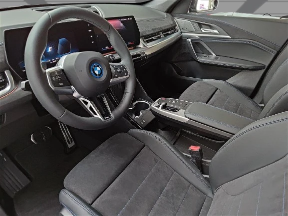 BMW iX1 eDrive20 = M-Sport = Гаранция - изображение 5