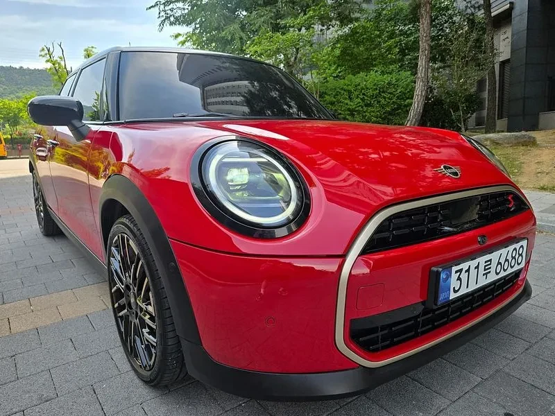 Mini Cooper 4Th Generation 5-Door Favorite, снимка 8 - Автомобили и джипове - 56289080