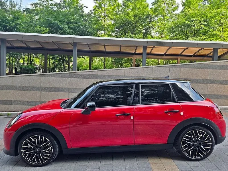 Mini Cooper 4Th Generation 5-Door Favorite, снимка 3 - Автомобили и джипове - 56289080