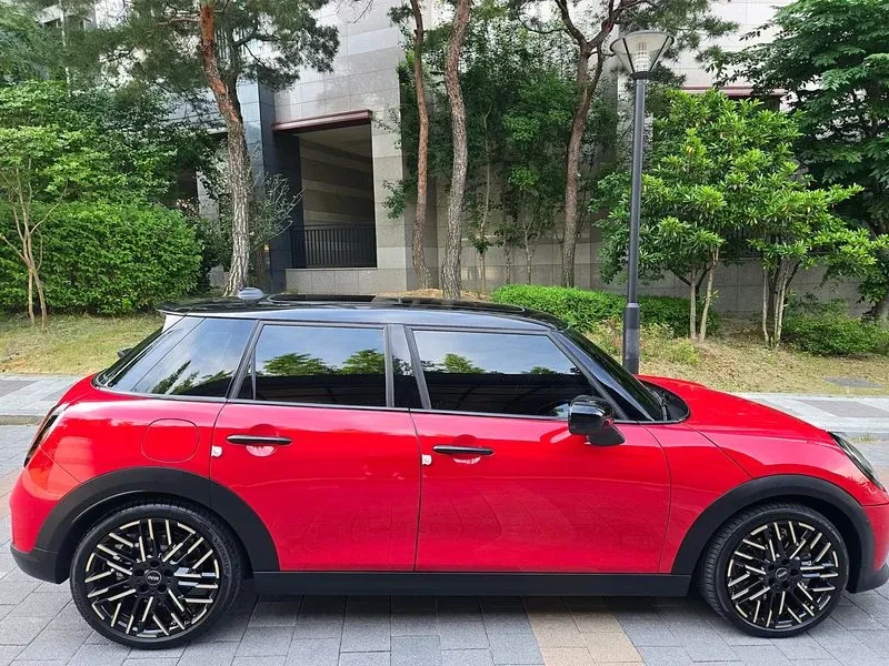 Mini Cooper 4Th Generation 5-Door Favorite, снимка 7 - Автомобили и джипове - 56289080