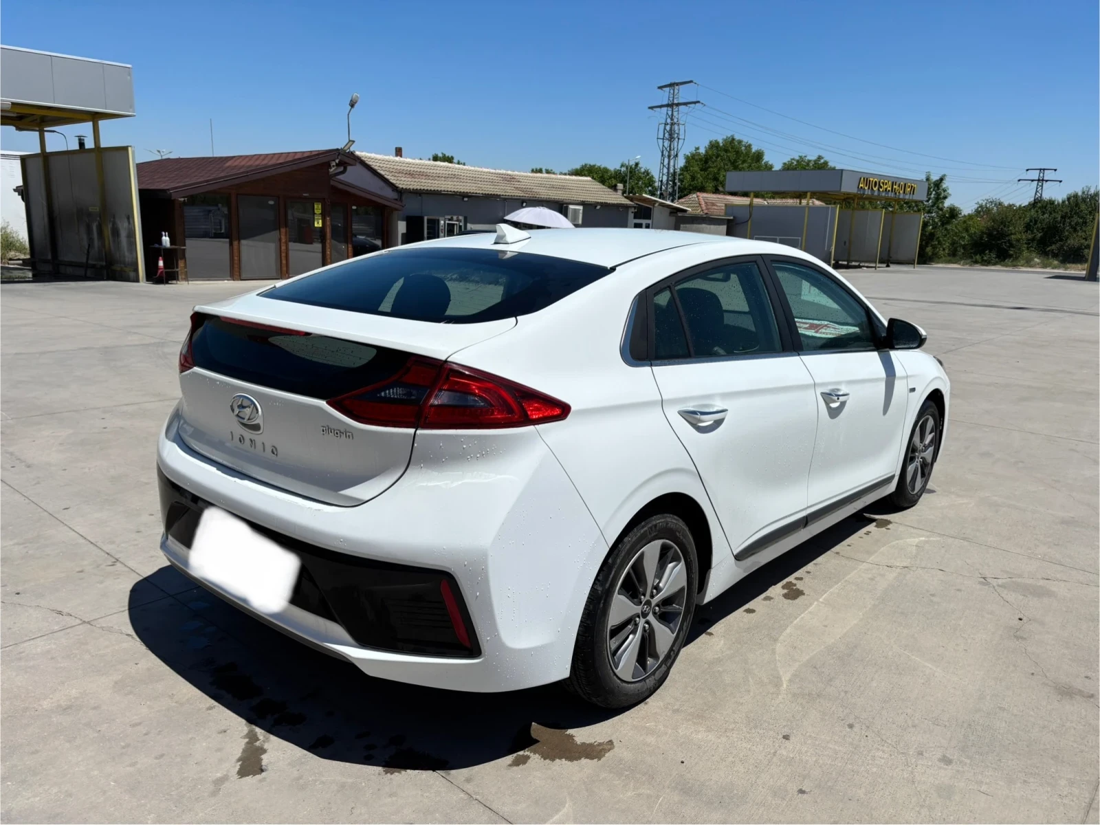Hyundai Ioniq Plug-in 28, 000 km - изображение 3