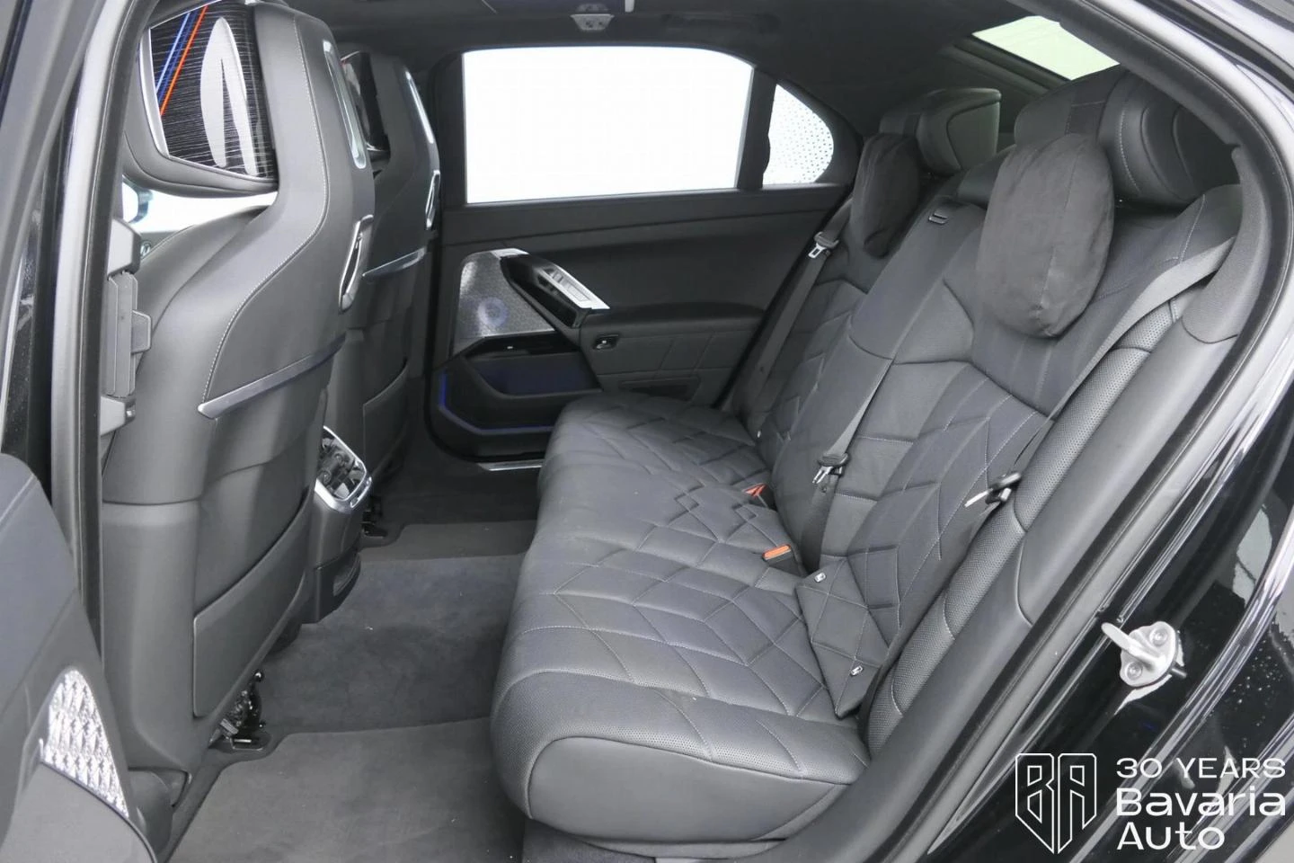 BMW 740 d xDrive M Sport Paket Steptronic - изображение 8