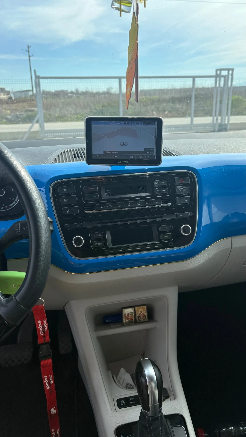 VW Up, снимка 14 - Автомобили и джипове - 53534844