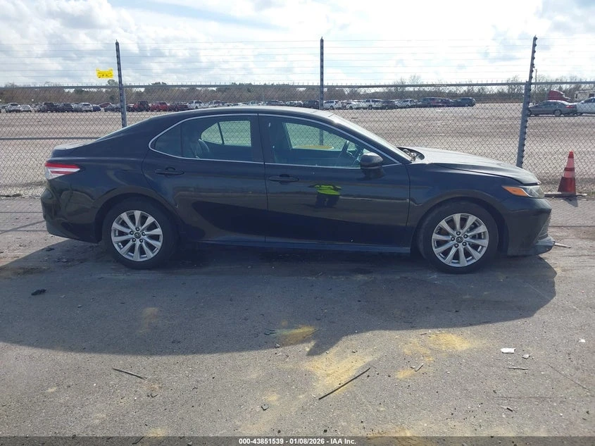 Toyota Camry 2.5l Le, снимка 13 - Автомобили и джипове - 53773985