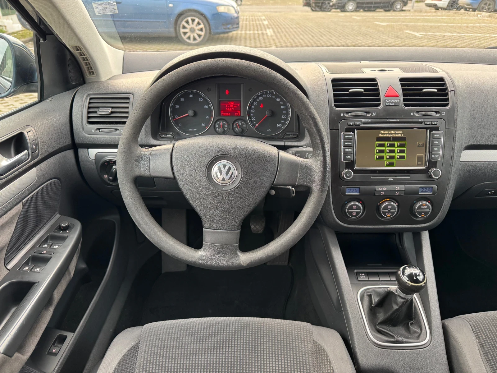 VW Jetta 1.8Т 150кс 6ск Германия , снимка 13 - Автомобили и джипове - 53877511