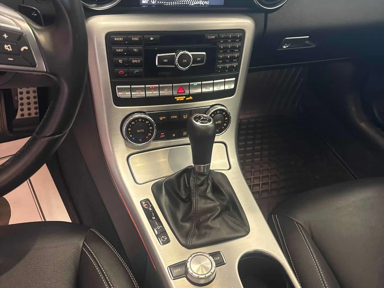 Mercedes-Benz SLK * 350 * 2 КЛЮЧА* ПОДГРЕВ* KEYLESS* , снимка 10 - Автомобили и джипове - 54456981