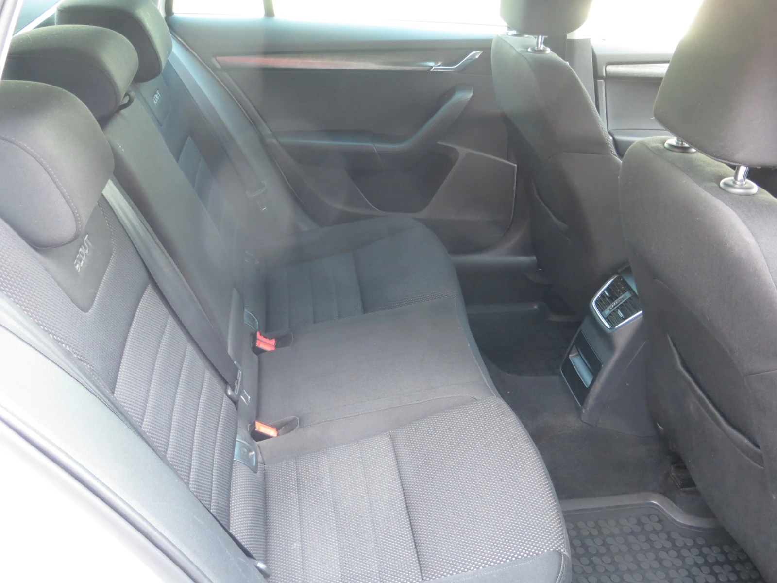 Skoda Octavia SCOUT 4x4 | Mobile.bg � ����������� 13