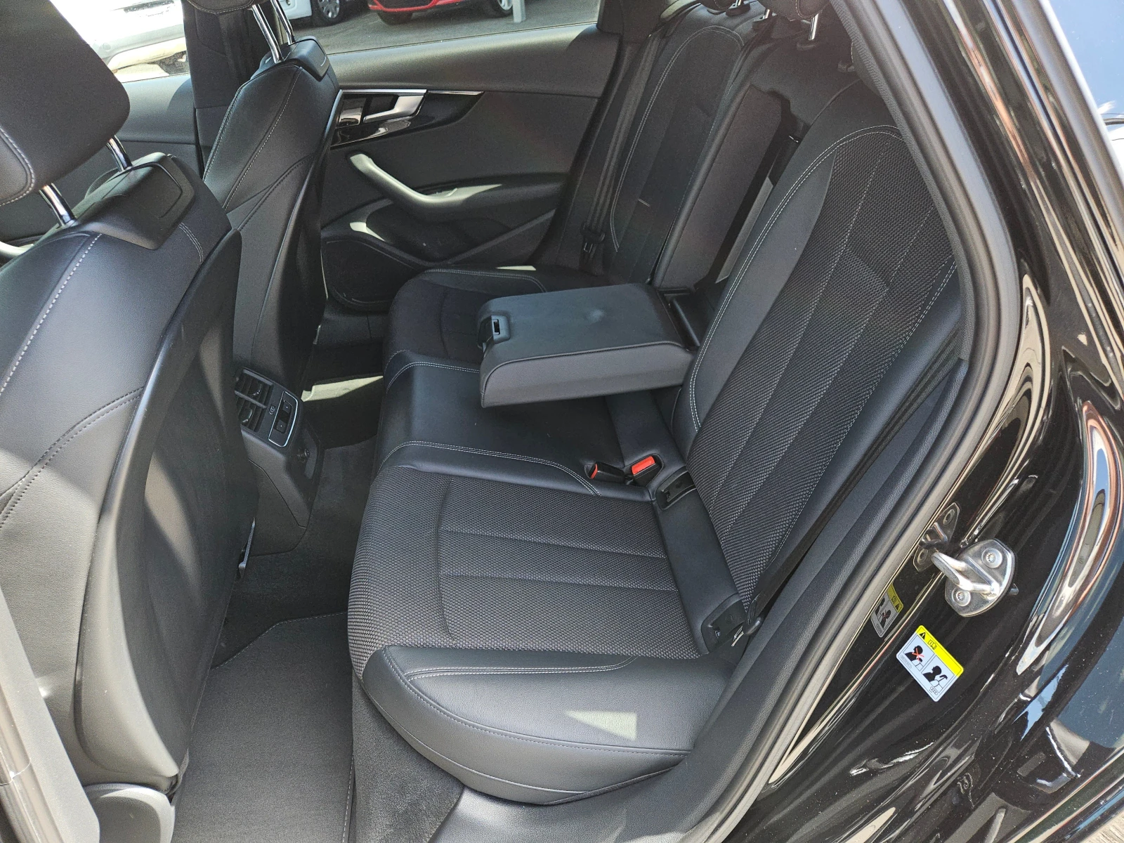 Audi A4 2.0TDI/3xSline/Quattro/Matrix/CARPLAY/МАСАЖ/ПАДГРЕ, снимка 16 - Автомобили и джипове - 54712562