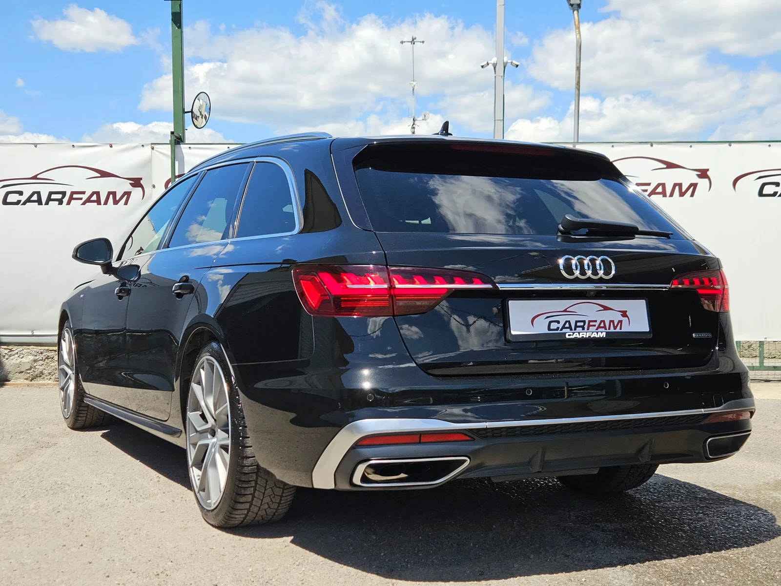 Audi A4 2.0TDI/3xSline/Quattro/Matrix/CARPLAY/МАСАЖ/ПАДГРЕ, снимка 5 - Автомобили и джипове - 54712562