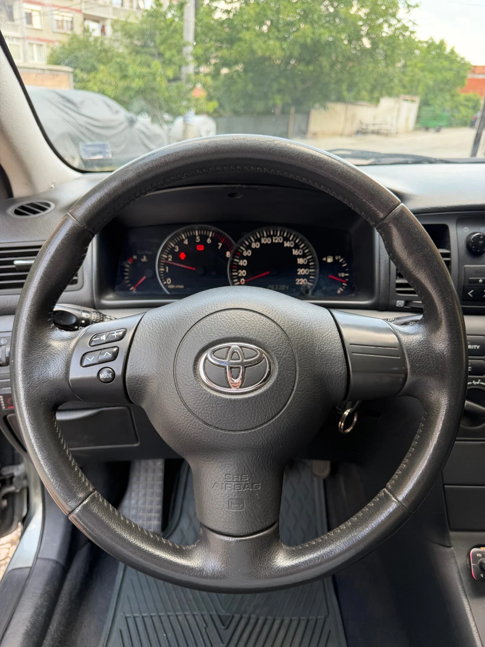 Toyota Corolla 1.6 VVT-i Газ/Бензин, снимка 12 - Автомобили и джипове - 55064905