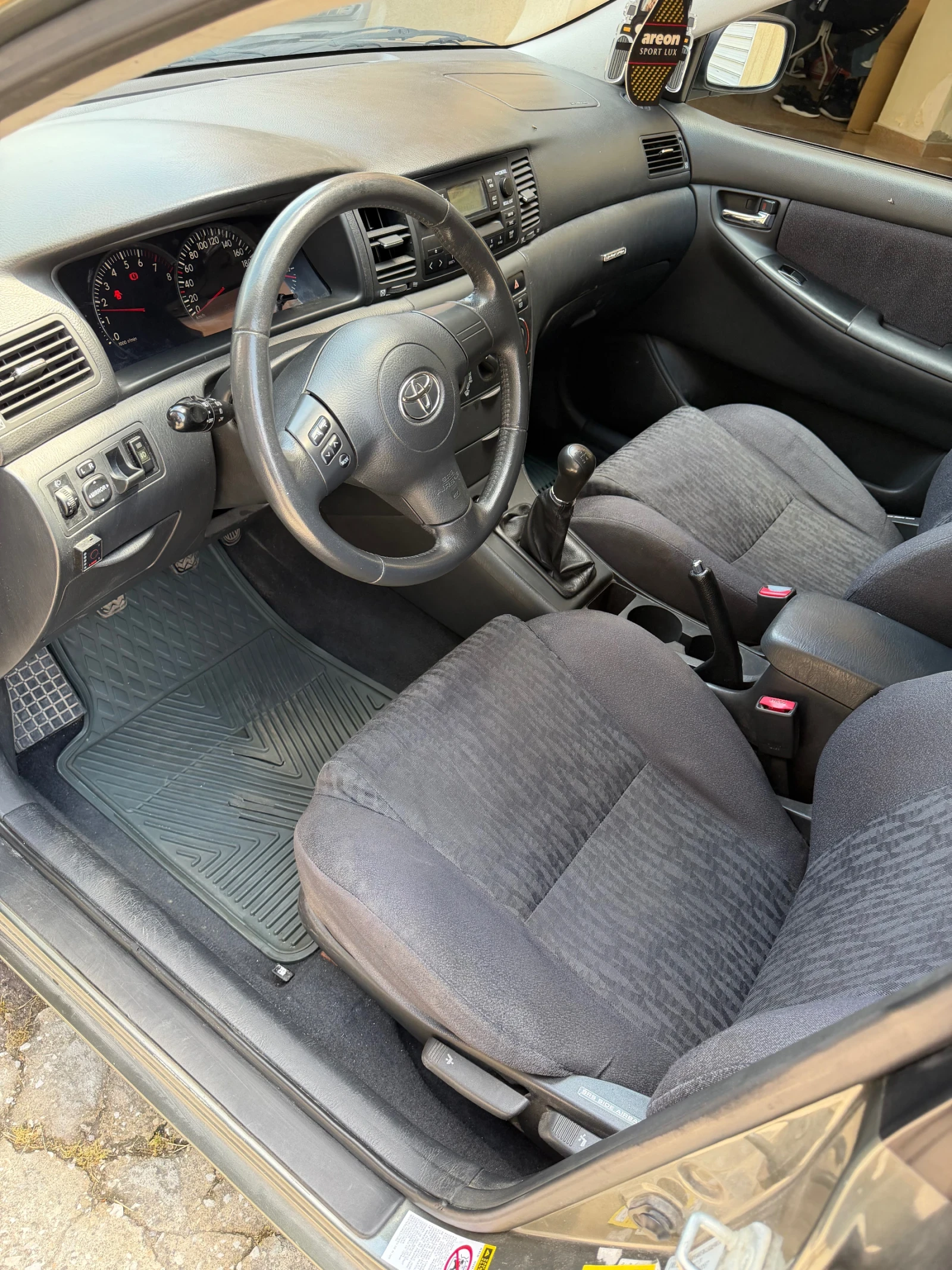 Toyota Corolla 1.6 VVT-i Газ/Бензин, снимка 7 - Автомобили и джипове - 55064905