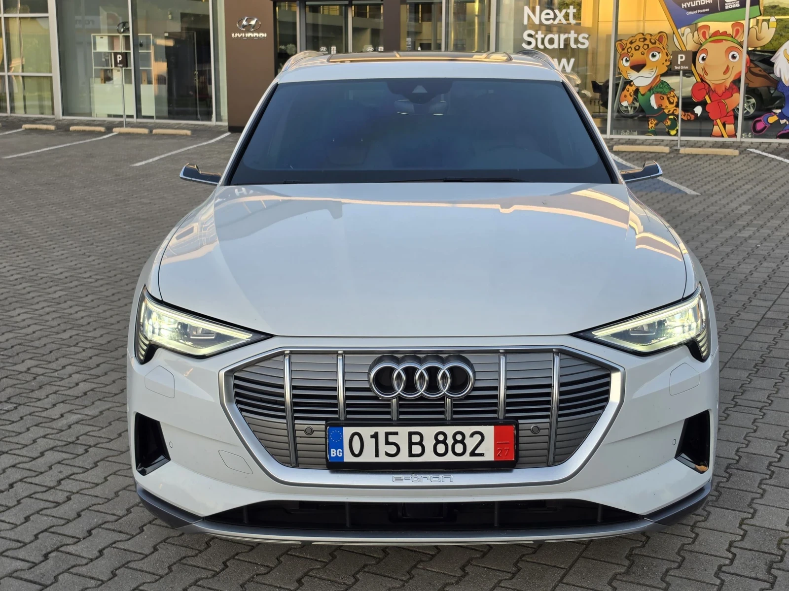 Audi E-Tron 55 QUATTRO 95 kWh   DISTRONIC, ПАНОРАМA, снимка 9 - Автомобили и джипове - 55127793
