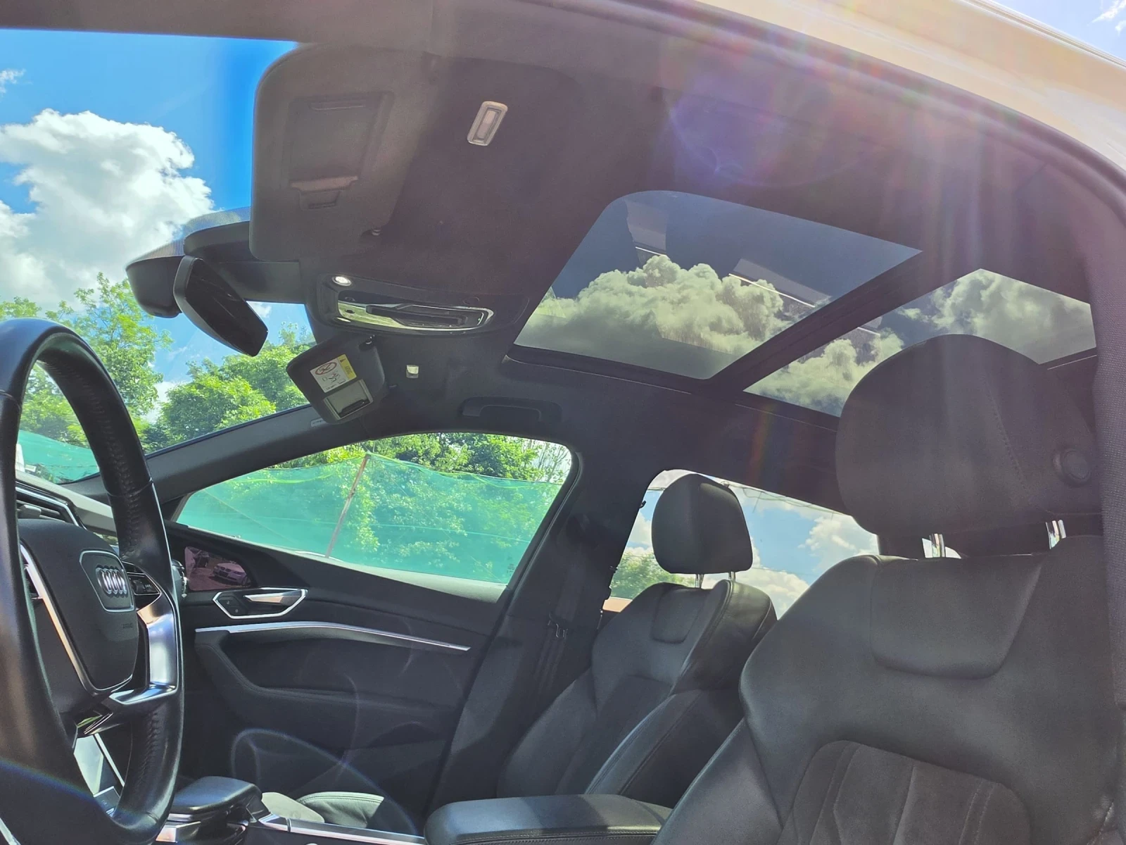 Audi E-Tron 55 QUATTRO 95 kWh   DISTRONIC, ПАНОРАМA, снимка 15 - Автомобили и джипове - 55127793