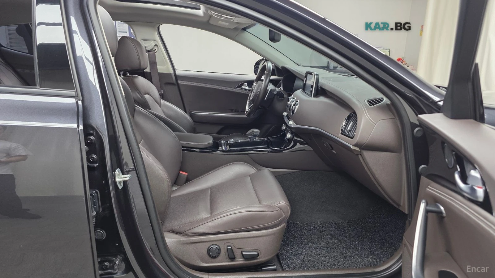 Kia Stinger 2.0 Turbo AWD Platinum, снимка 10 - Автомобили и джипове - 55709143