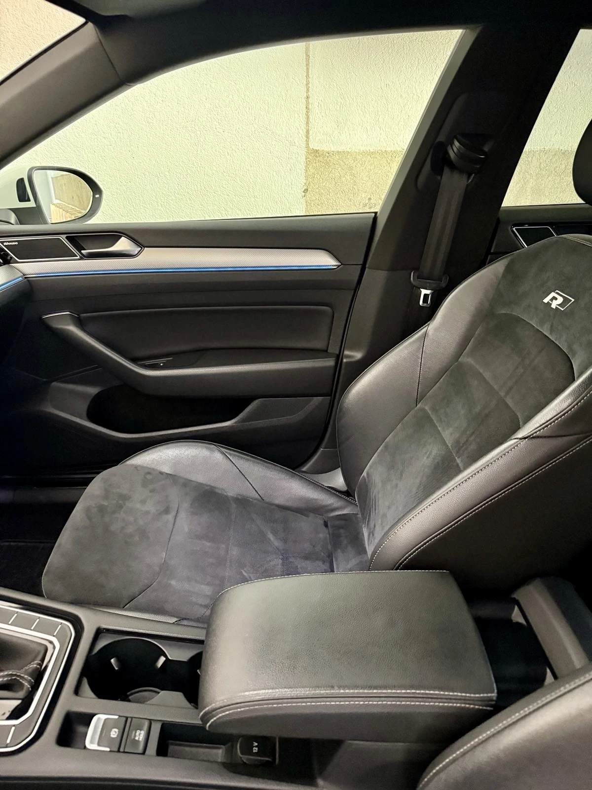 VW Arteon R-Line Панорама, снимка 10 - Автомобили и джипове - 55899377
