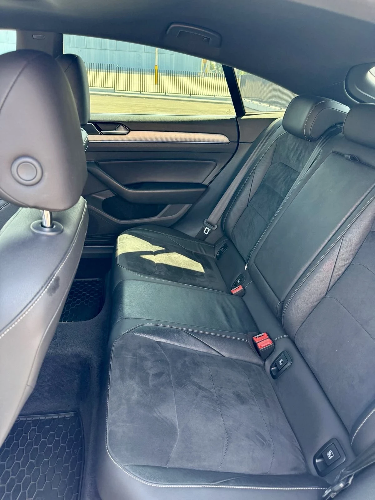 VW Arteon R-Line Панорама, снимка 11 - Автомобили и джипове - 55899377