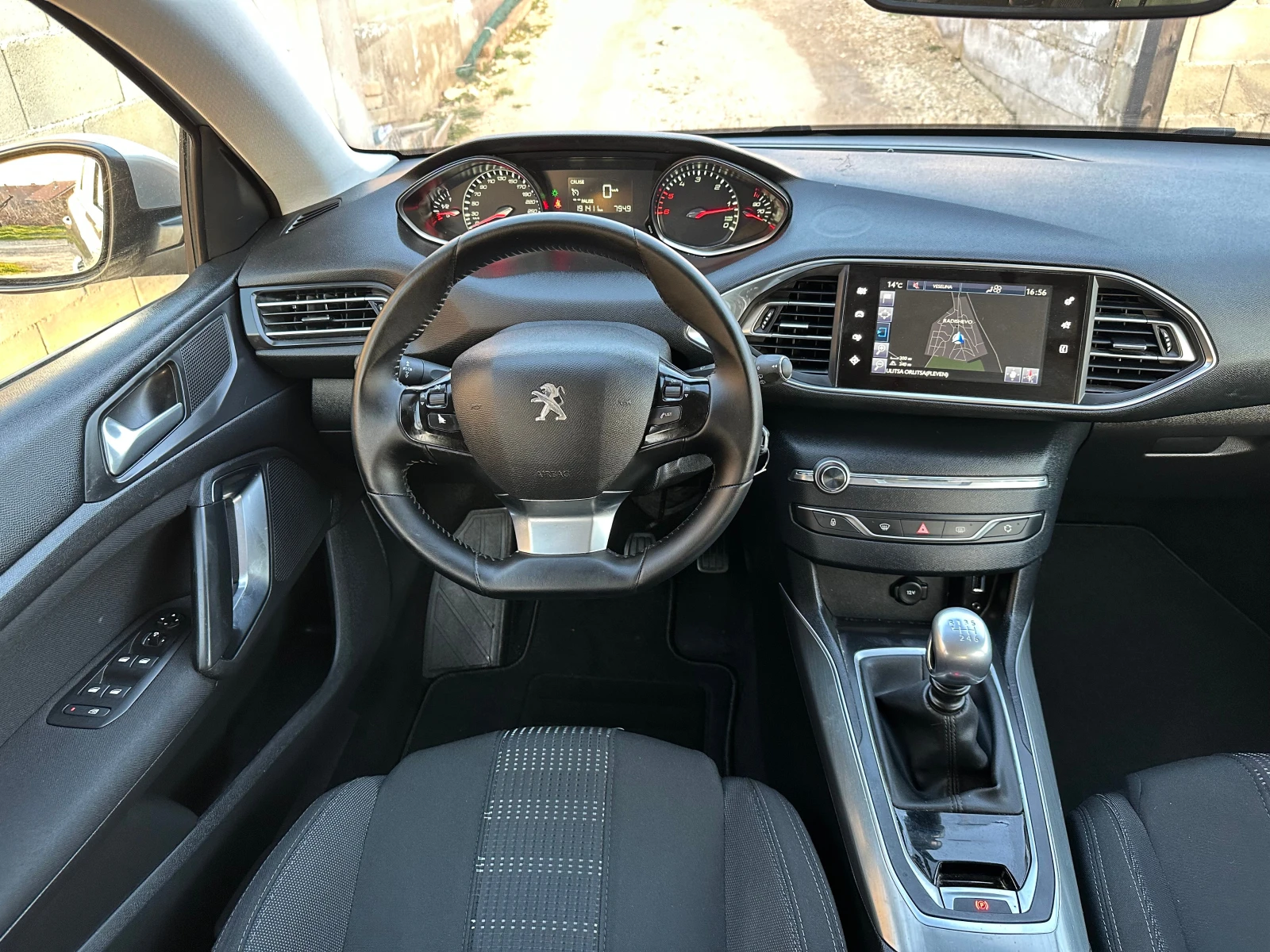 Peugeot 308 1.6 Blue-HDi Allure, снимка 11 - Автомобили и джипове - 55971785