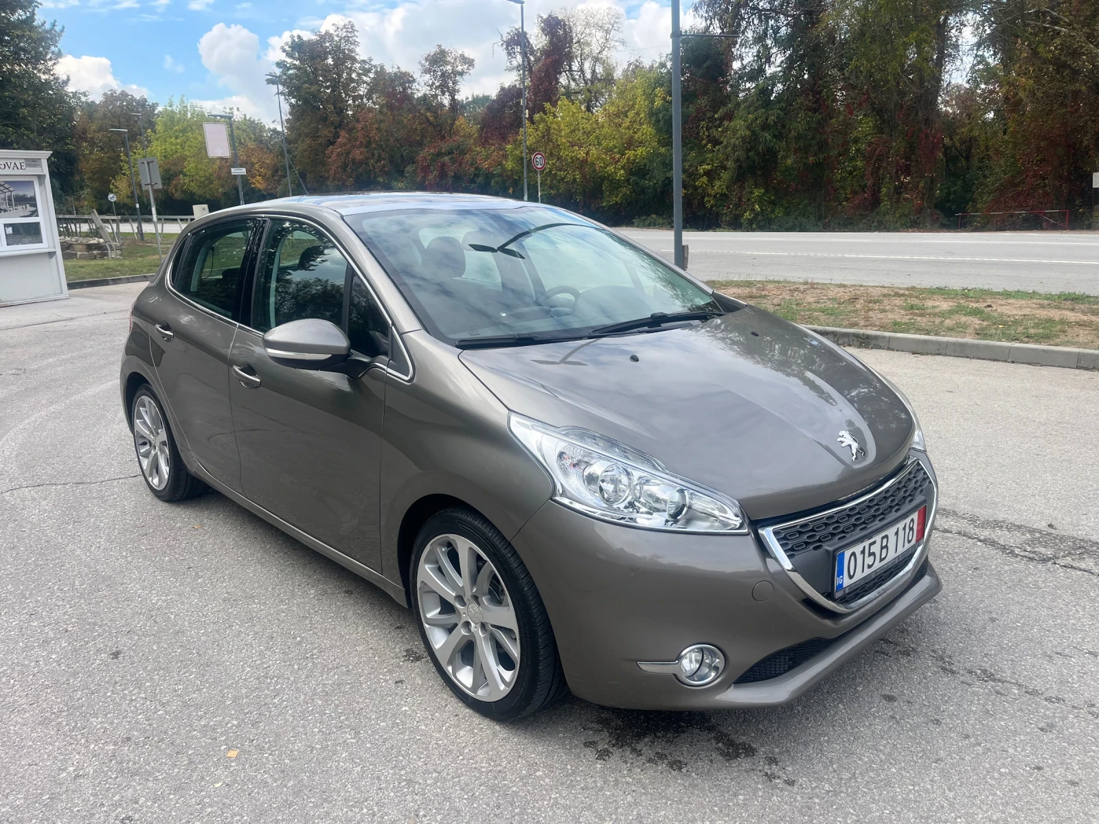 Peugeot 208 6ск* ОБСЛУЖЕН* Панорама* 1.6eHdi* 115