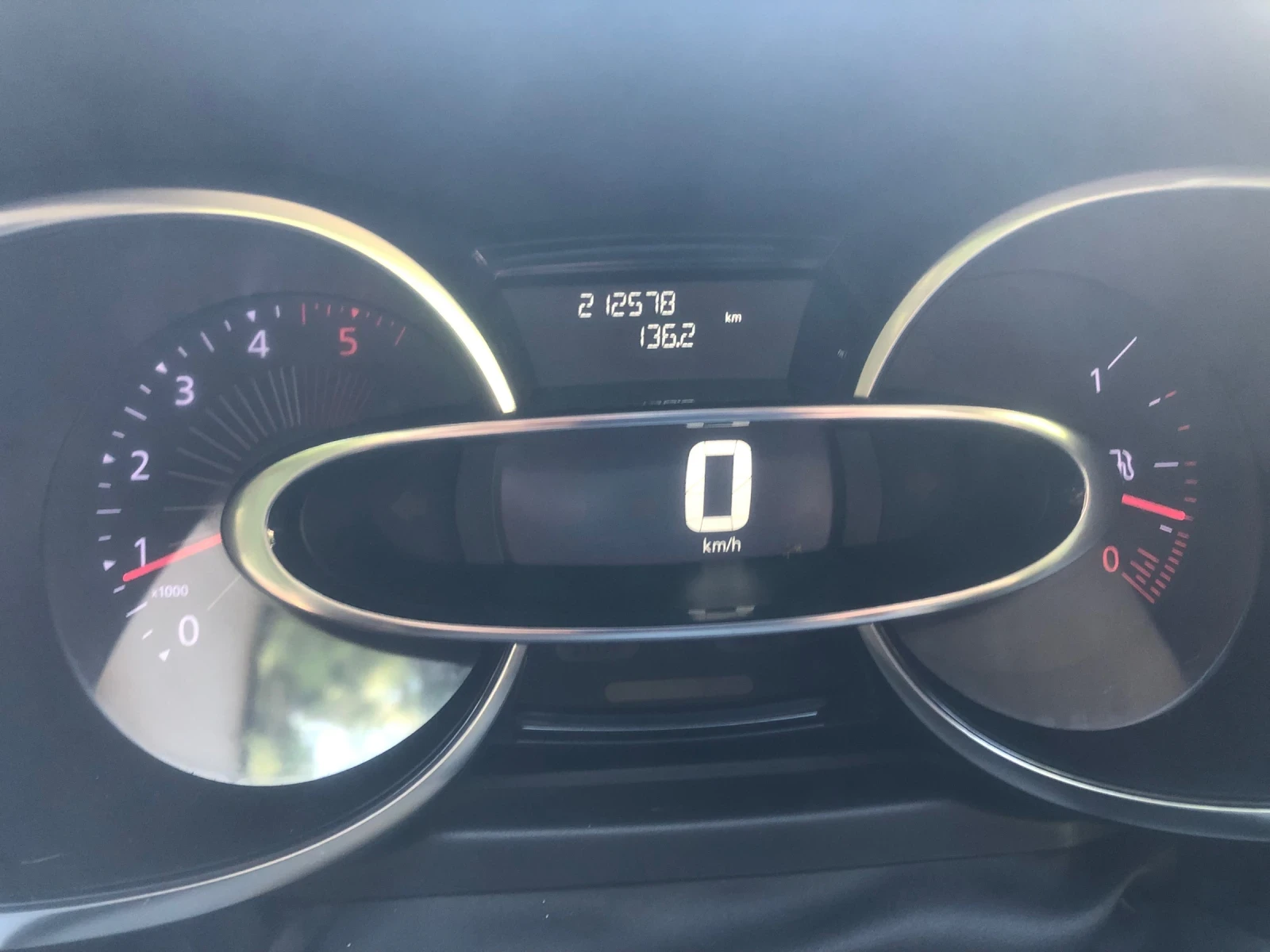 Renault Clio CarPlay/Navi/Camera/Keyless Go/Internet/Multimedia, снимка 14 - Автомобили и джипове - 56663380