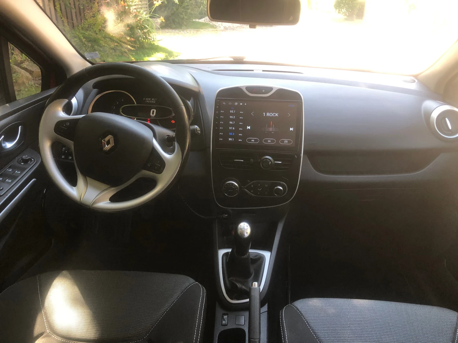 Renault Clio CarPlay/Navi/Camera/Keyless Go/Internet/Multimedia, снимка 12 - Автомобили и джипове - 56663380