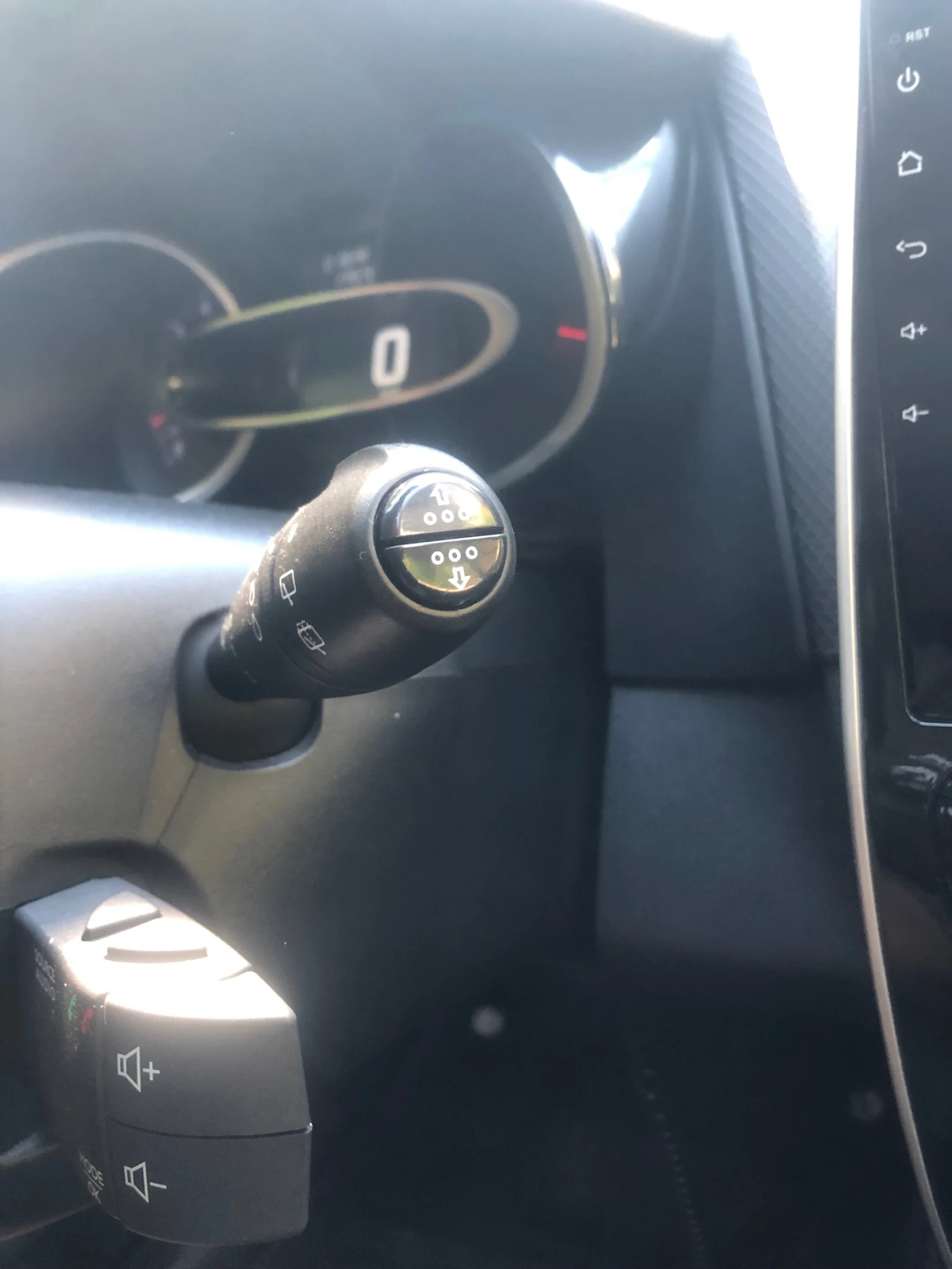 Renault Clio CarPlay/Navi/Camera/Keyless Go/Internet/Multimedia, снимка 17 - Автомобили и джипове - 56663380