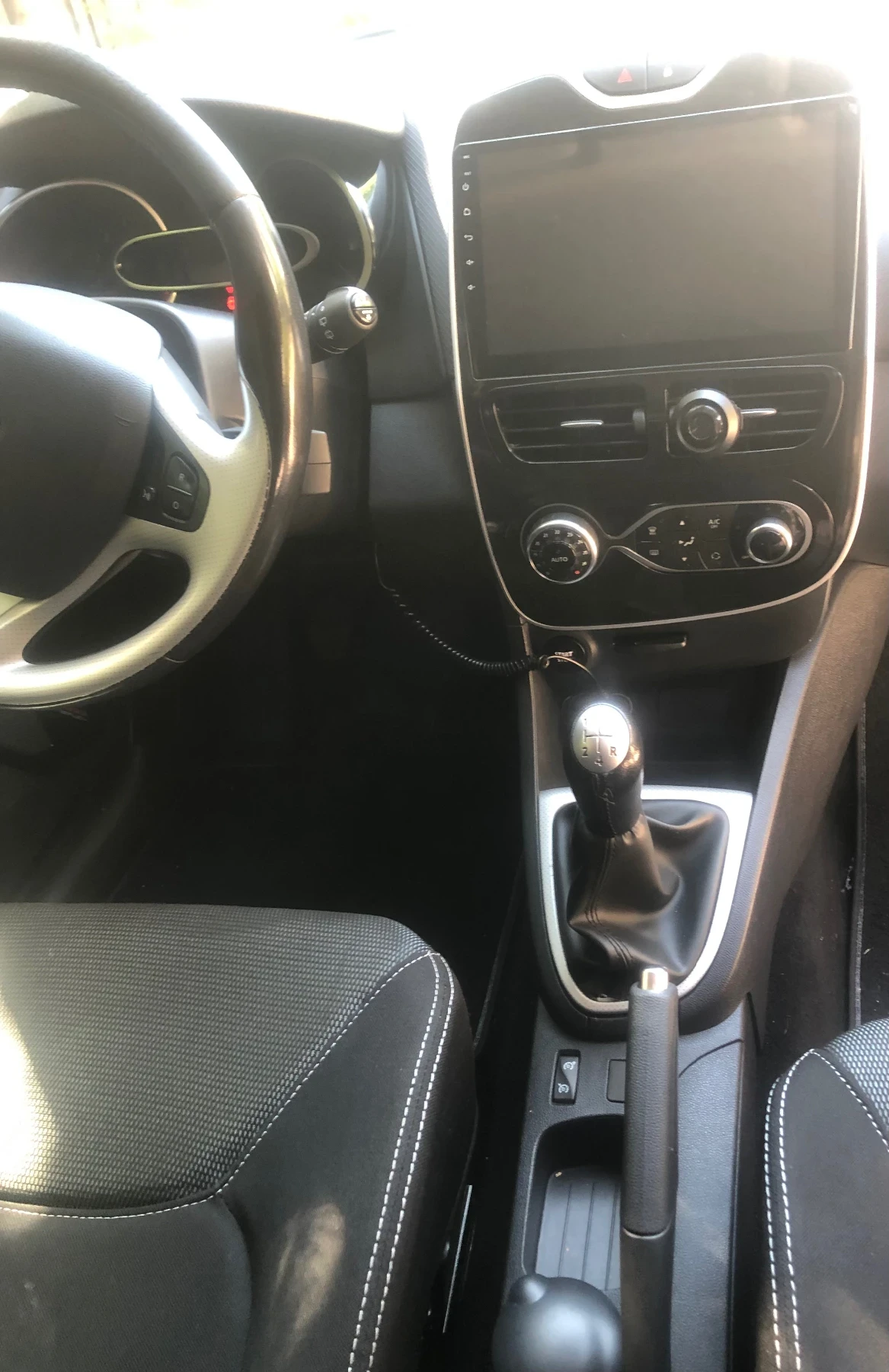 Renault Clio CarPlay/Navi/Camera/Keyless Go/Internet/Multimedia, снимка 15 - Автомобили и джипове - 56663380