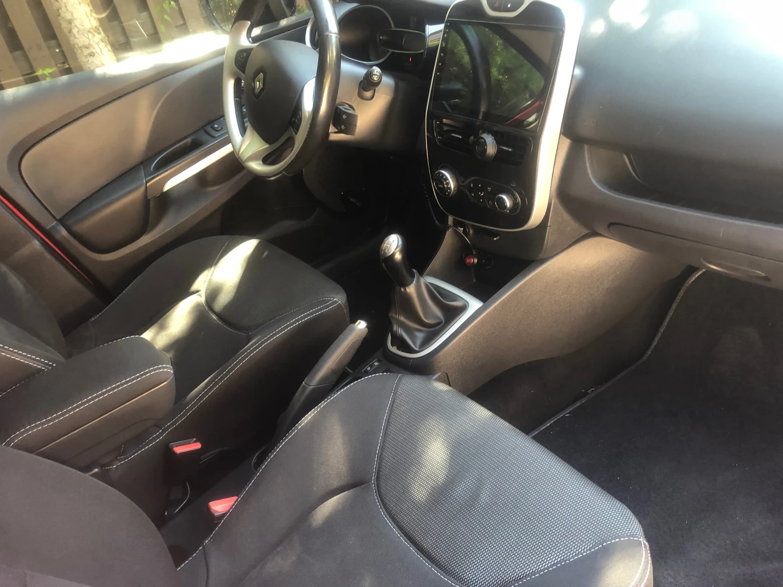 Renault Clio CarPlay/Navi/Camera/Keyless Go/Internet/Multimedia, снимка 13 - Автомобили и джипове - 56663380