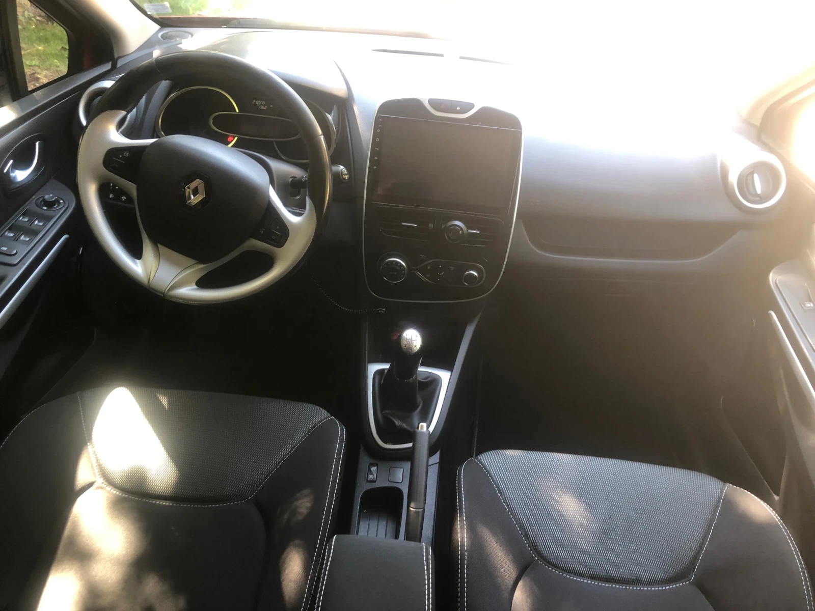 Renault Clio CarPlay/Navi/Camera/Keyless Go/Internet/Multimedia, снимка 11 - Автомобили и джипове - 56663380