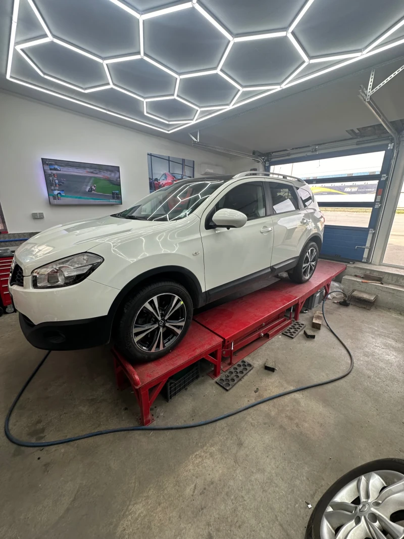 Nissan Qashqai + 2 2.0 dci 4x4 360 camera  android, снимка 15 - Автомобили и джипове - 47946509