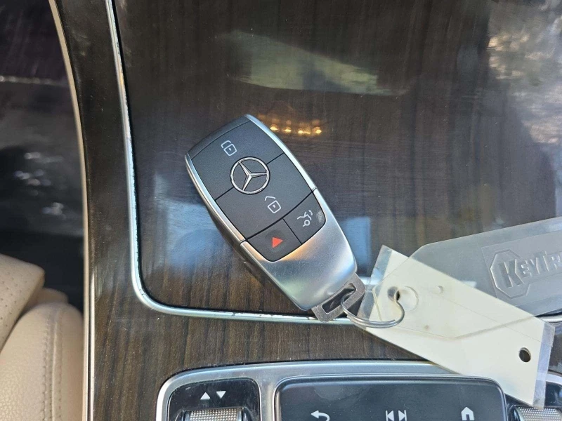 Mercedes-Benz GLC 300, снимка 8 - Автомобили и джипове - 53273042