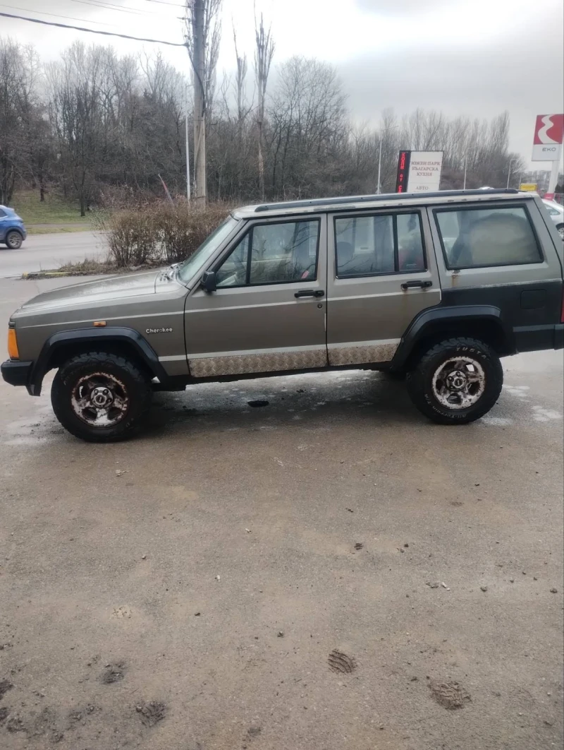 Jeep Cherokee, снимка 4 - Автомобили и джипове - 53381695