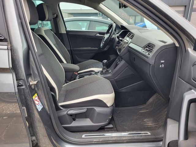 VW Tiguan 2.0TDI Comfortline OFFROAD 4Motion Navi, снимка 11 - Автомобили и джипове - 46794856