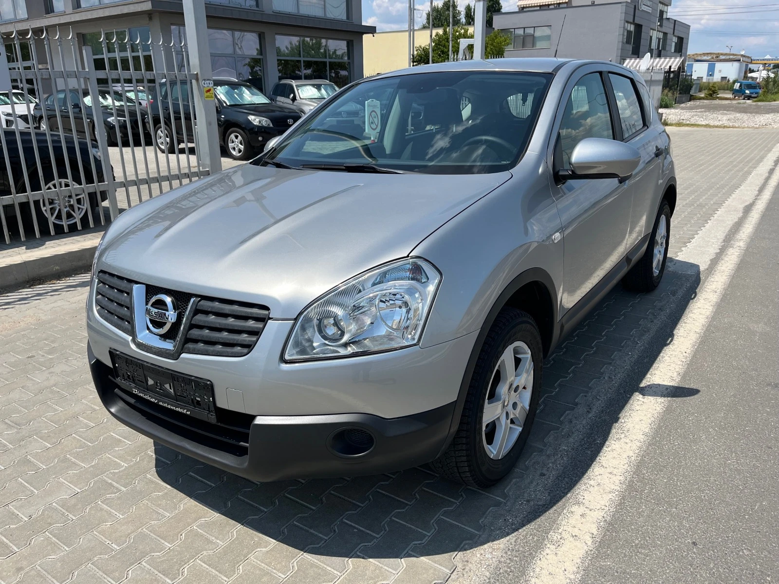 Nissan Qashqai 1.6 i 114k.c - изображение 2