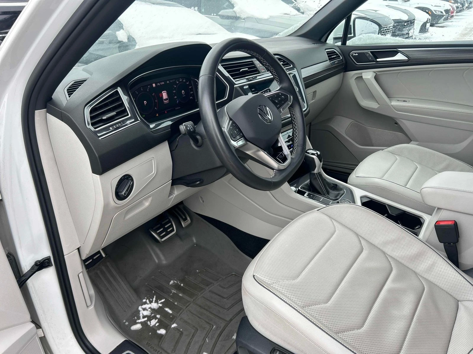 VW Tiguan R-LINE РЕГИСТРАЦИЯ & ОБСЛУЖВАНЕ, снимка 7 - Автомобили и джипове - 54146069